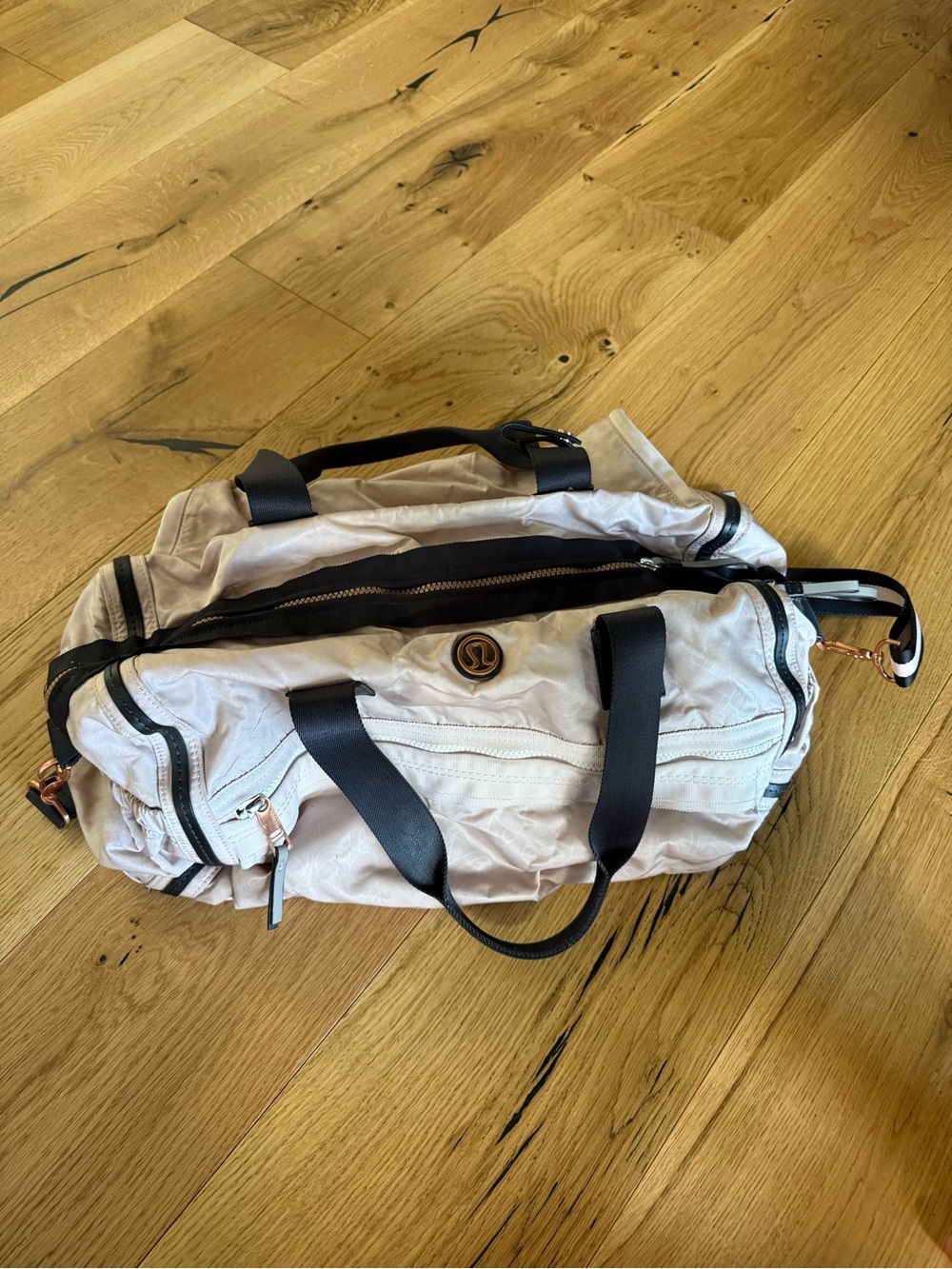 lululemon athletica Women’s Athletic/Yoga Duffel Bag. Pale pink w/ Black Straps